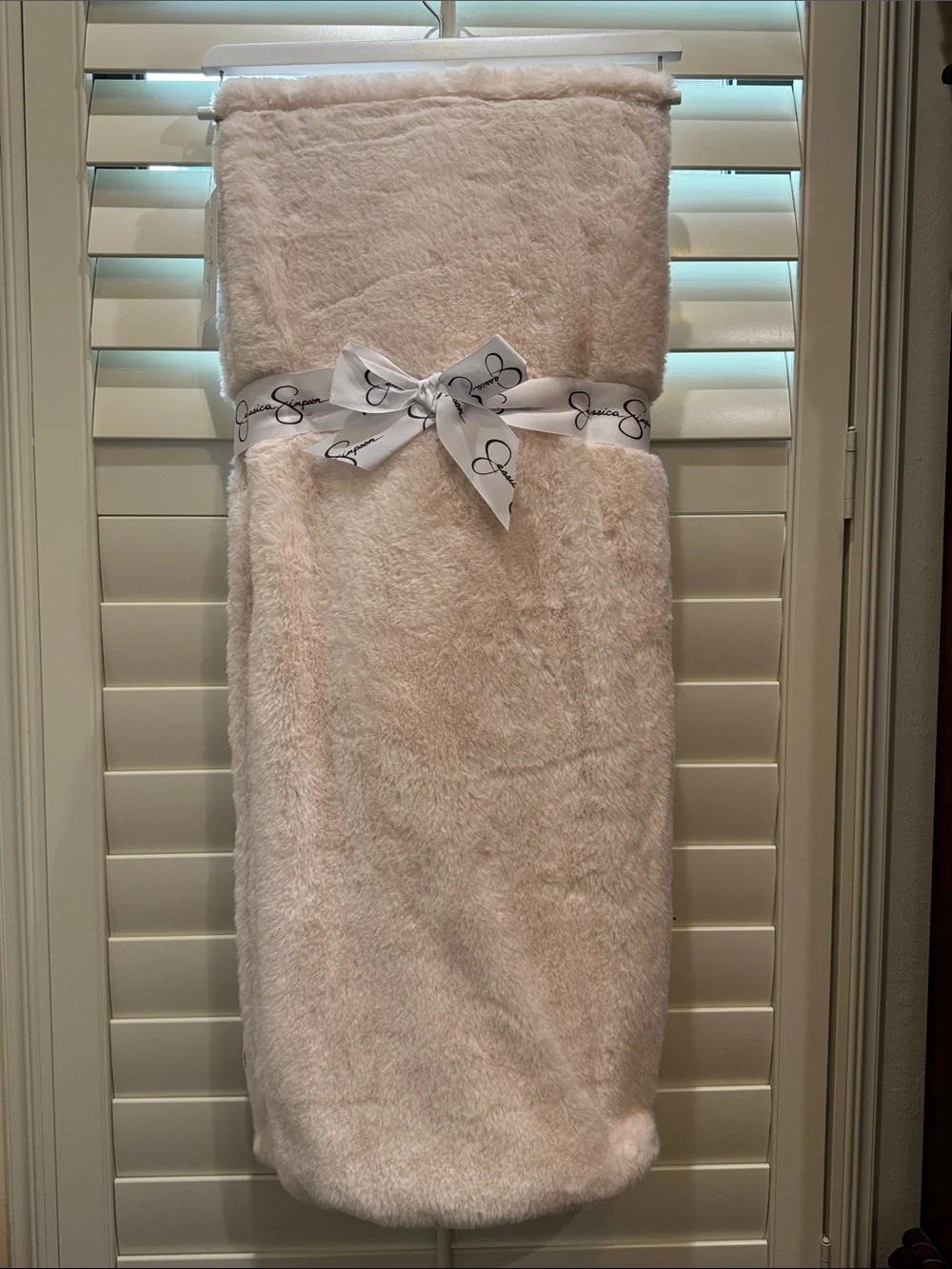 Jessica Simpson Plush Faux Fur Throw Blanket in Winter White